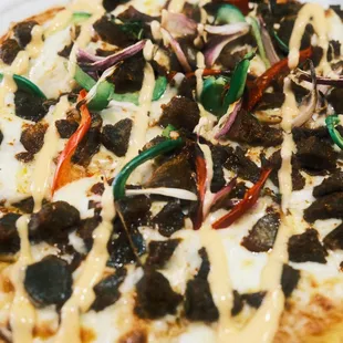 tikka naan pizza with lamb topping