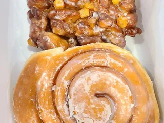 Momo Donuts