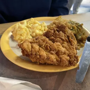 Fried chicken, Mac n Cheese