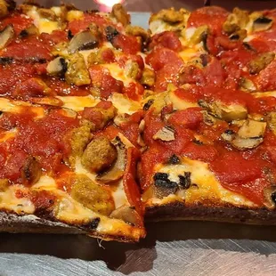 food, pizza