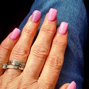 Great pedi and full set.  Mi(my) best pedicure and Linda is a perfectionist on the nails.