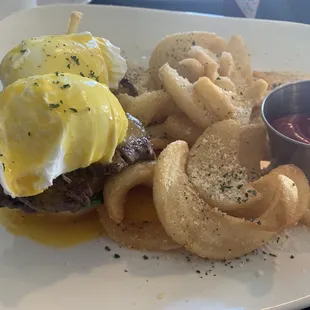 Beef tenderloin Benedict