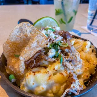 Mac and cheese with carnitas on top