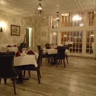 Main dining room - the food &amp; service don't match the fancy decor!