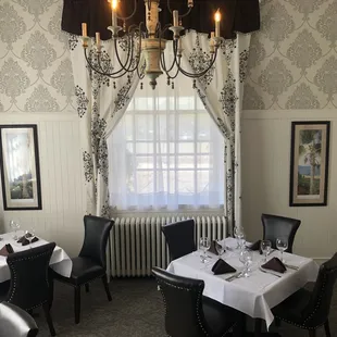 a dining room with a chandelier