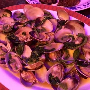 a plate of clams on a table