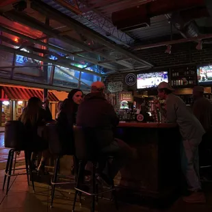 NOT Closed! Enjoyed this dive bar Wed 26 Dec 18