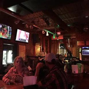 Live music, Tvs, bar and indoor and outdoor open air seating.