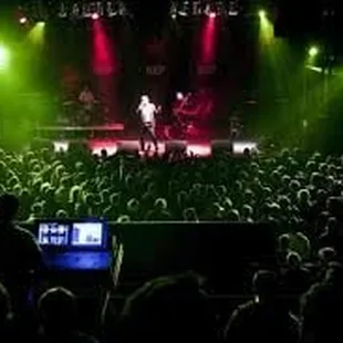 This is about how concerts in Majestic looks like.