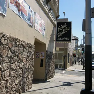 the entrance to the restaurant