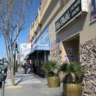 the outside of a restaurant