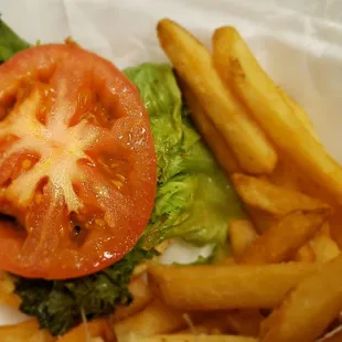 Fresh toppings with good leaf lettuce, my favorite