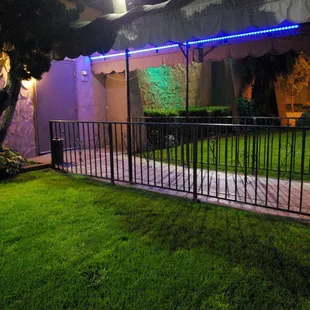 Esperando para entrar a ver Kapaz, Alacranes Musical, y Montes de Durango. Según abren a las 8:30pm y ya son las 9:00pm y nada que abren