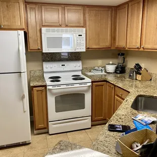 05.30.21 fully-equipped kitchen