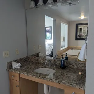 Alcove sink