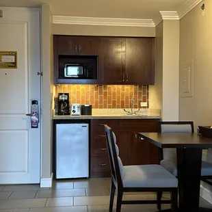 View of the kitchenette,