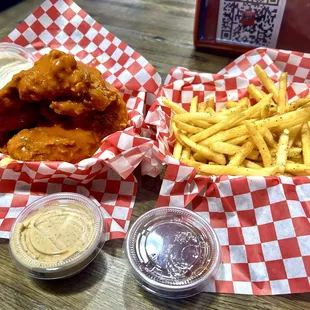 My meal before I started....golden fries and a basket of orange love!