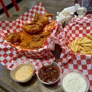 Tenders swimming in sauce with plenty of used napkins....always a good sign!