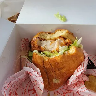 Regular fried chicken sandwich