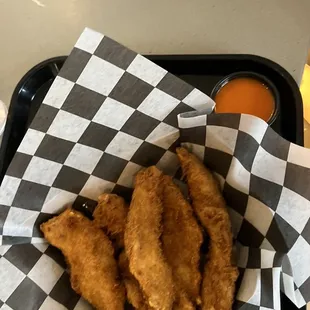 Chicken strips with traditional sauce