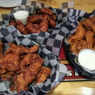 chicken wings, bbq wings, fried chicken wings, fried chicken, chicken, bbq chicken, poultry, chicken wings and fried chicken, food