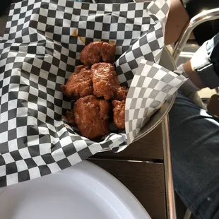 food, chicken wings and fried chicken