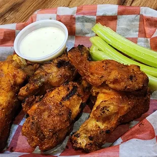 Tony&apos;s style wings. Hen hot.