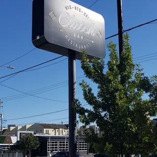 Clutch Bar sign