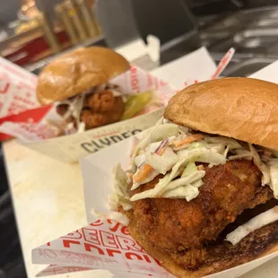 a chicken sandwich with coleslaw and coleslaw slaw