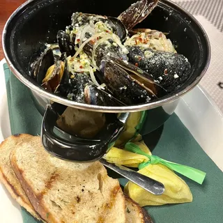 Sauvignon Blanc Steamed Mussels