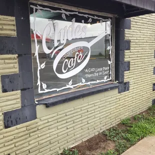 Clydes Cozy corner Café