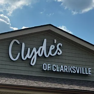 Clyde's External Building Sign