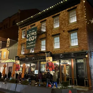 IG: @foodsnoblegacy Exterior of Clydes