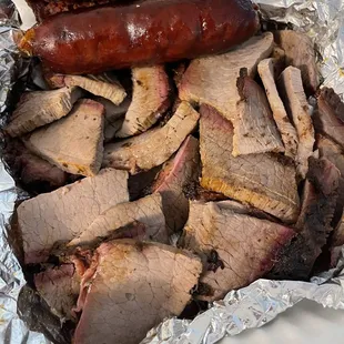 1lb of brisket with 2 hot links