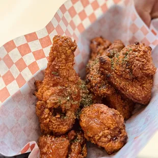 chicken wings and fried chicken, bbq chicken, fried chicken wings, chicken, bbq wings, chicken wings, fried chicken, poultry, food