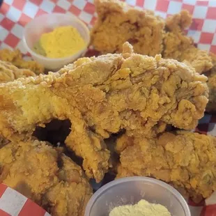 Regular fried chicken (with mild cheese and spicy cheese powder)..the batter on the chicken had a mild kick, which was delicious!