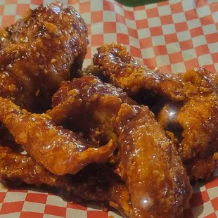 Soy garlic tender, wings and drumsticks were my favorite. This came with daikon!