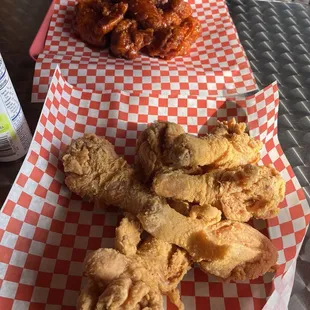 Garlic spicy chicken wings Plain chicken drumsticks