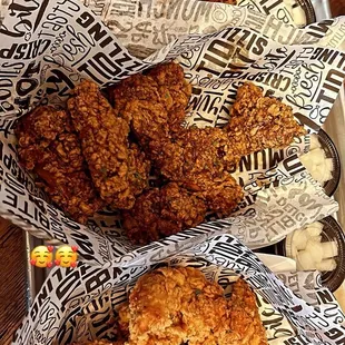 chicken wings and fried chicken, chicken wings, bbq chicken, bbq wings, fried chicken wings, chicken, fried chicken, poultry, food