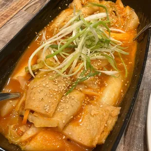 Ddukboki (Korean rice cakes in spicy sauce)