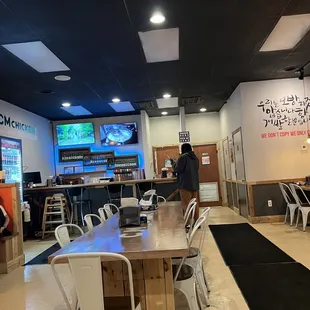 Eating area with counter