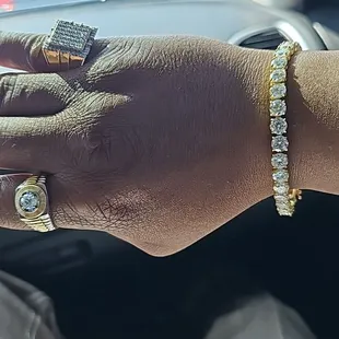 Picked up the bracelet while wearing 1 carat solitaire VS diamond with rolex band and 1.5 carats on the pinky ring