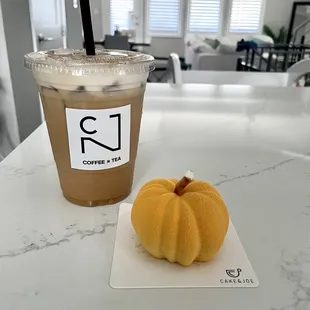 Seasonal specials: pumpkin mousse and pumpkin latte (subbed with oat milk)!