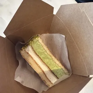 D7. Ricotta & Pistachio Cake
