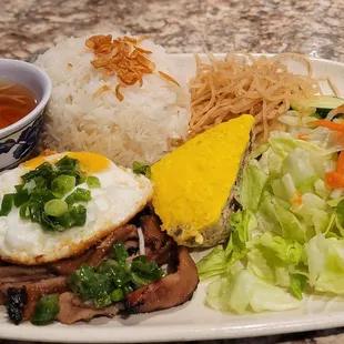 Charboiled pork rice plate