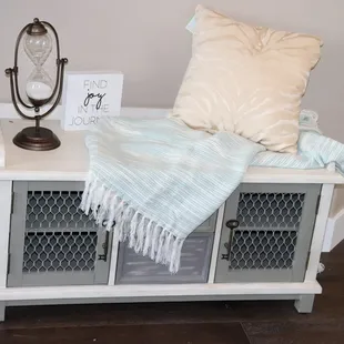 Entry way bench
