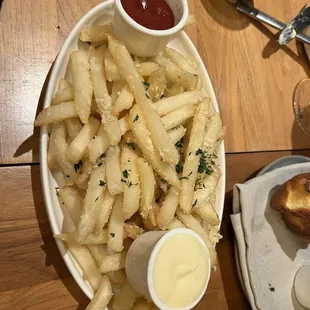 Garlic Parmesan Fries / these were absolute delicious!!! Highly recommend for sharing