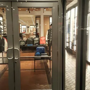 No sign explan why they closed during operation hours