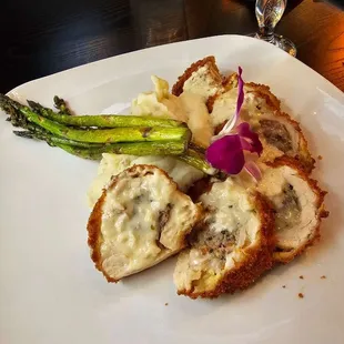 Chicken special with mashed potatoes and asparagus!
