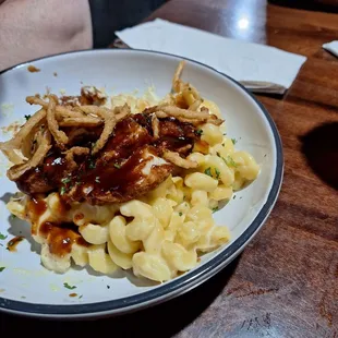Mac cheese with burnt ends onion straws